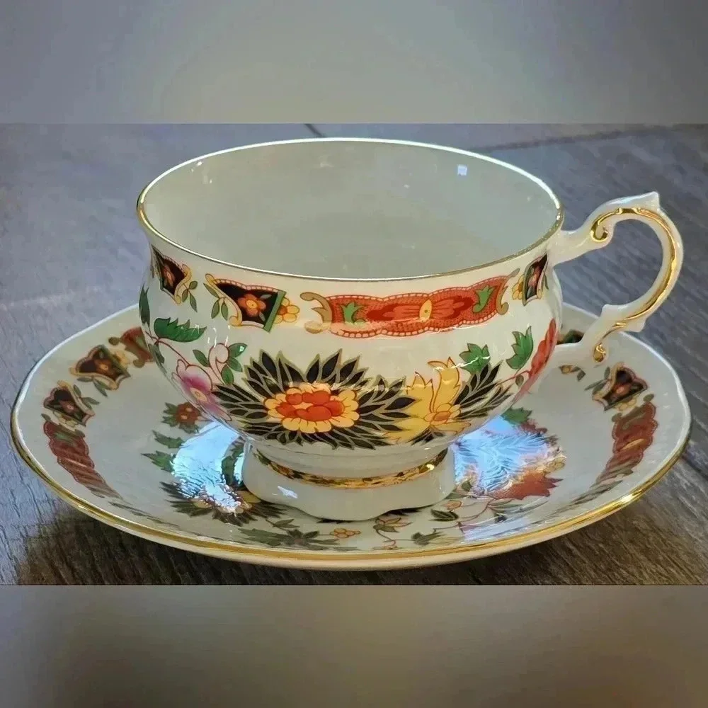 Vintage Oriental Elizabethan Fine Bone China Teacup & Saucer England Imari Style